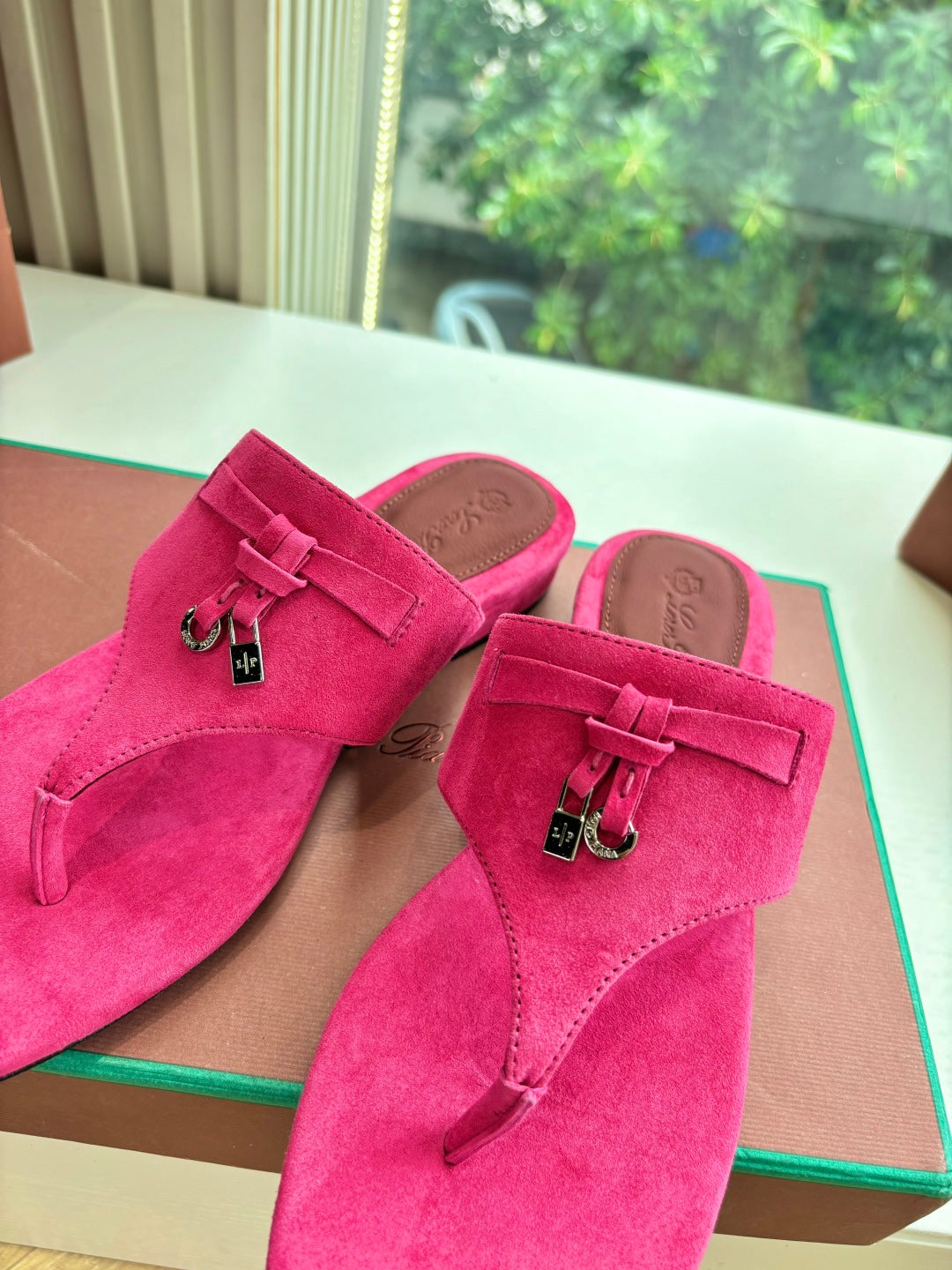 LP THONG SANDALS 25S IN DARK PINK SUEDE - 35