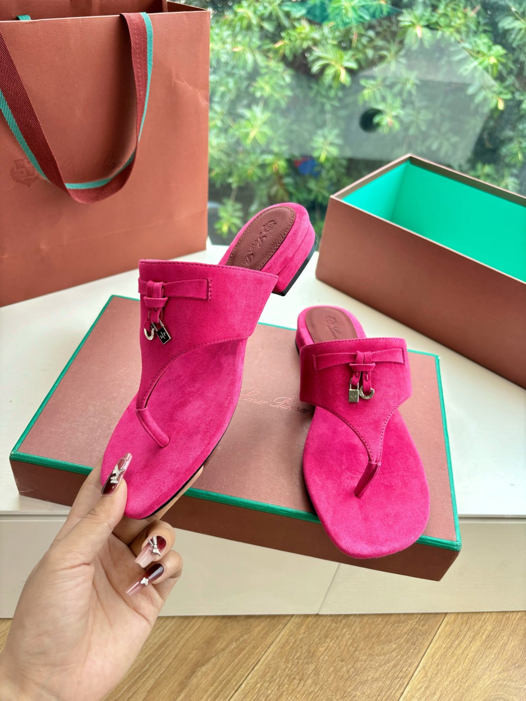 LP THONG SANDALS 25S IN DARK PINK SUEDE - 35