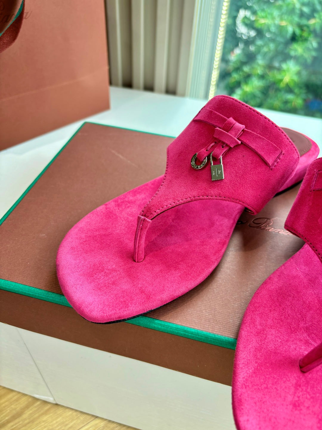 LP THONG SANDALS 25S IN DARK PINK SUEDE - 35