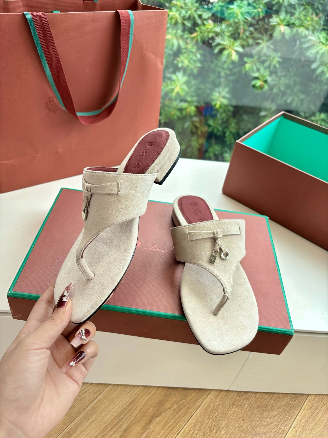 LP THONG SANDALS 25S IN CREAM BEIGE SUEDE - 35