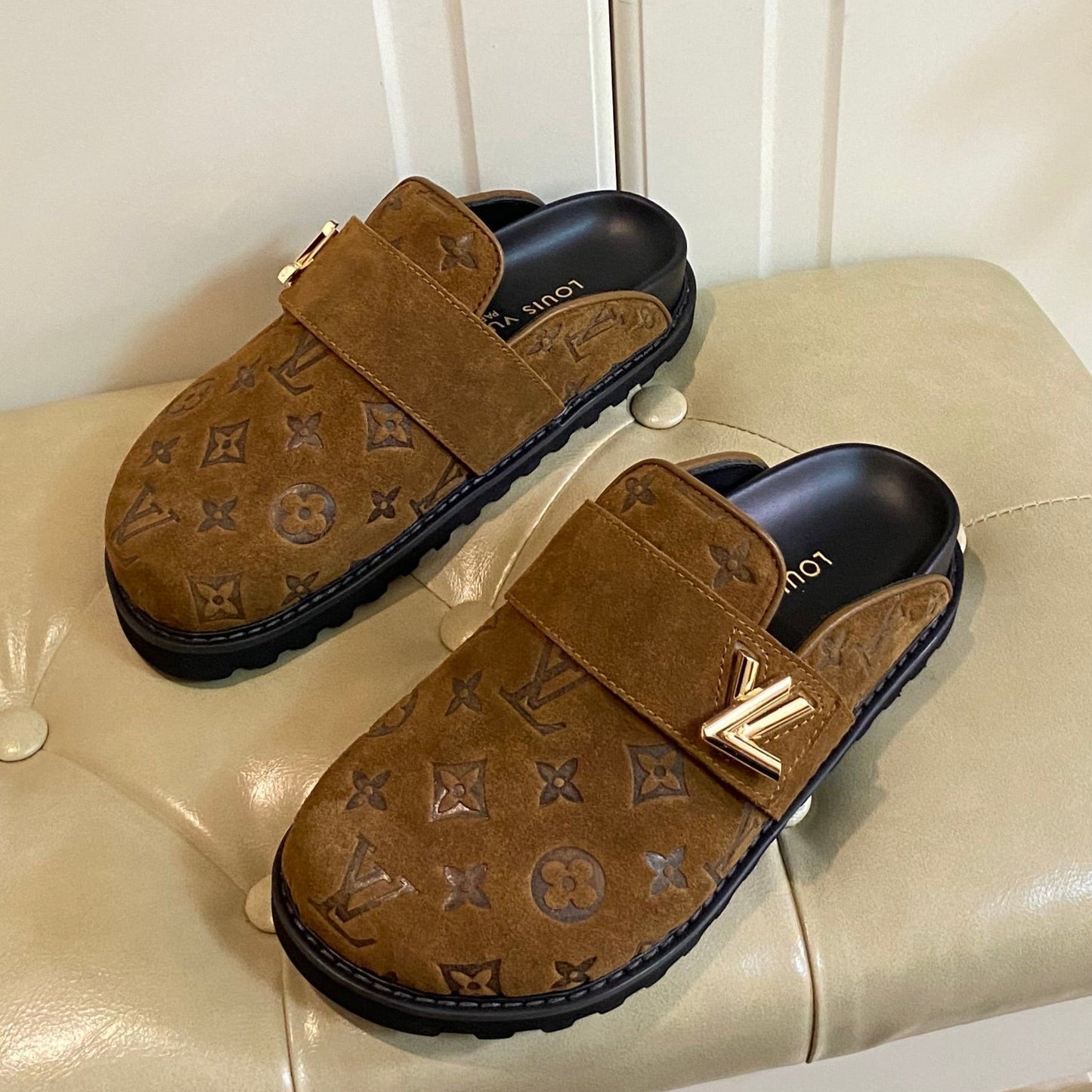 COSY FLAT COMFORT CLOG IN CHOCOLATE BROWN EMBOSSED SUEDE - 35