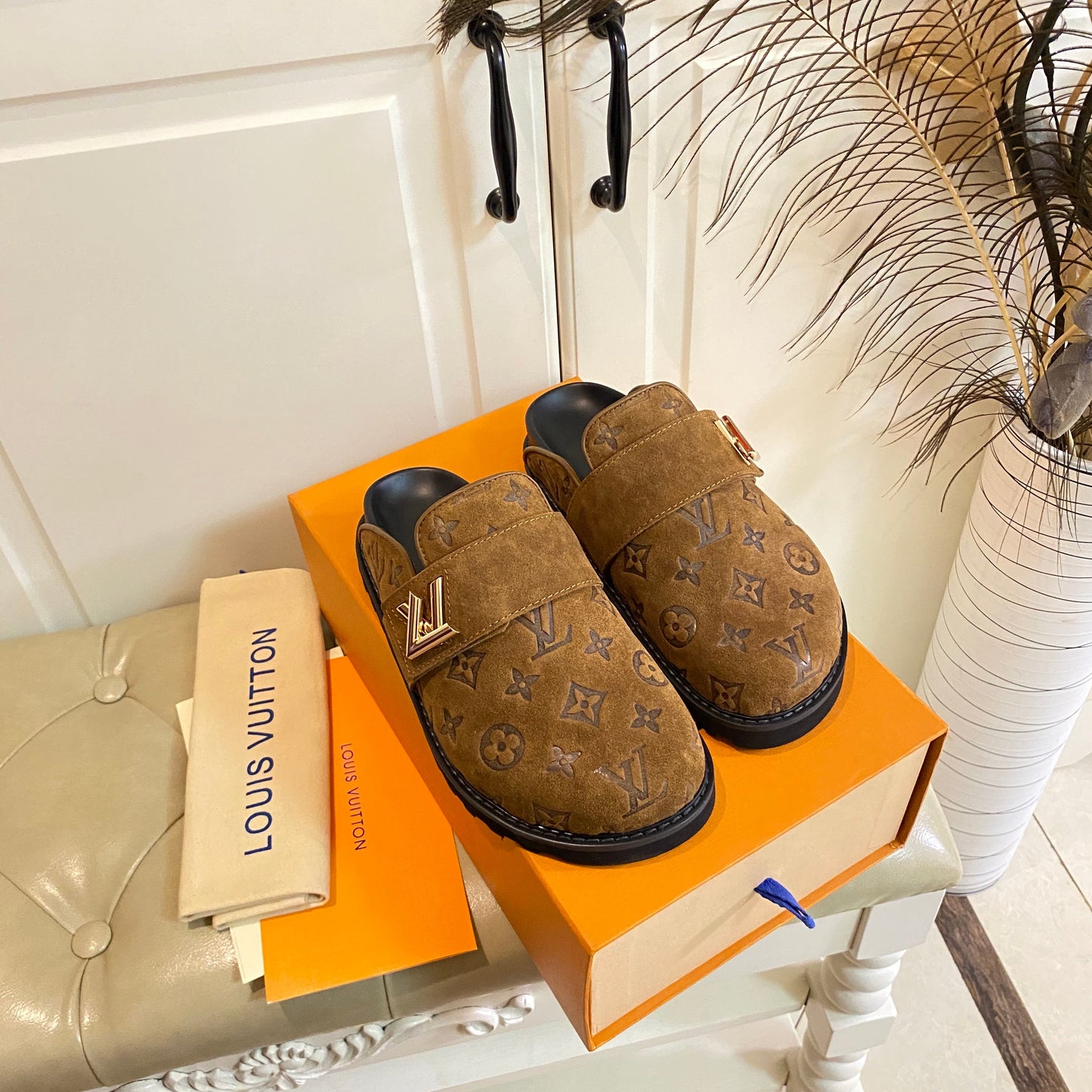 COSY FLAT COMFORT CLOG IN CHOCOLATE BROWN EMBOSSED SUEDE - 35