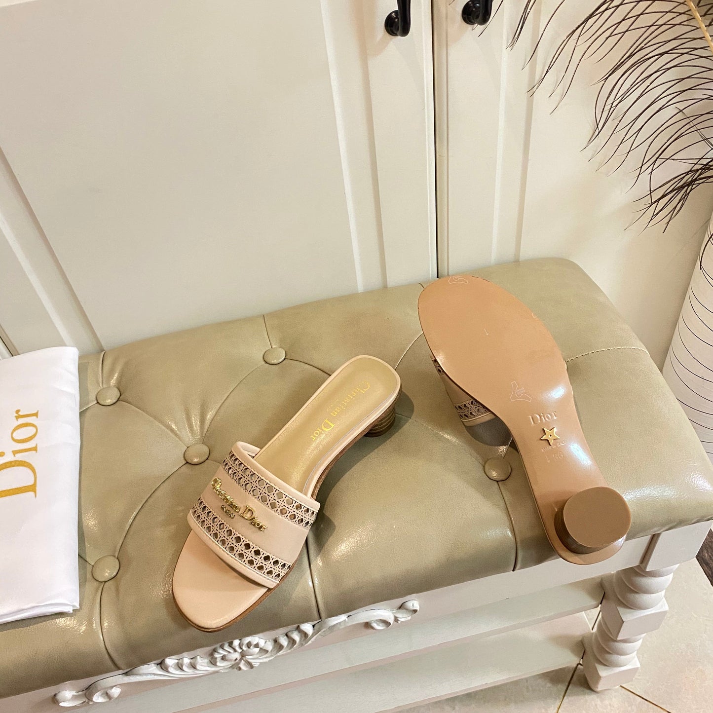 DWAY HEELED SLIDE IN CAMEL BEIGE CALFSKIN WITH GOLD LOGO - 35