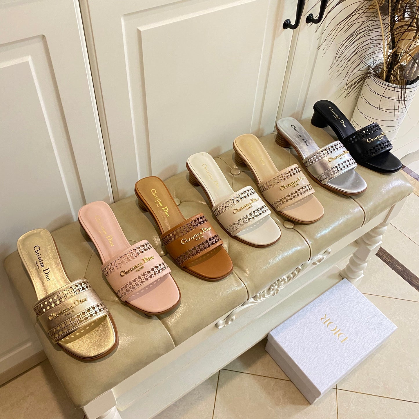 DWAY HEELED SLIDE IN SILVER CALFSKIN WITH GOLD LOGO - 35