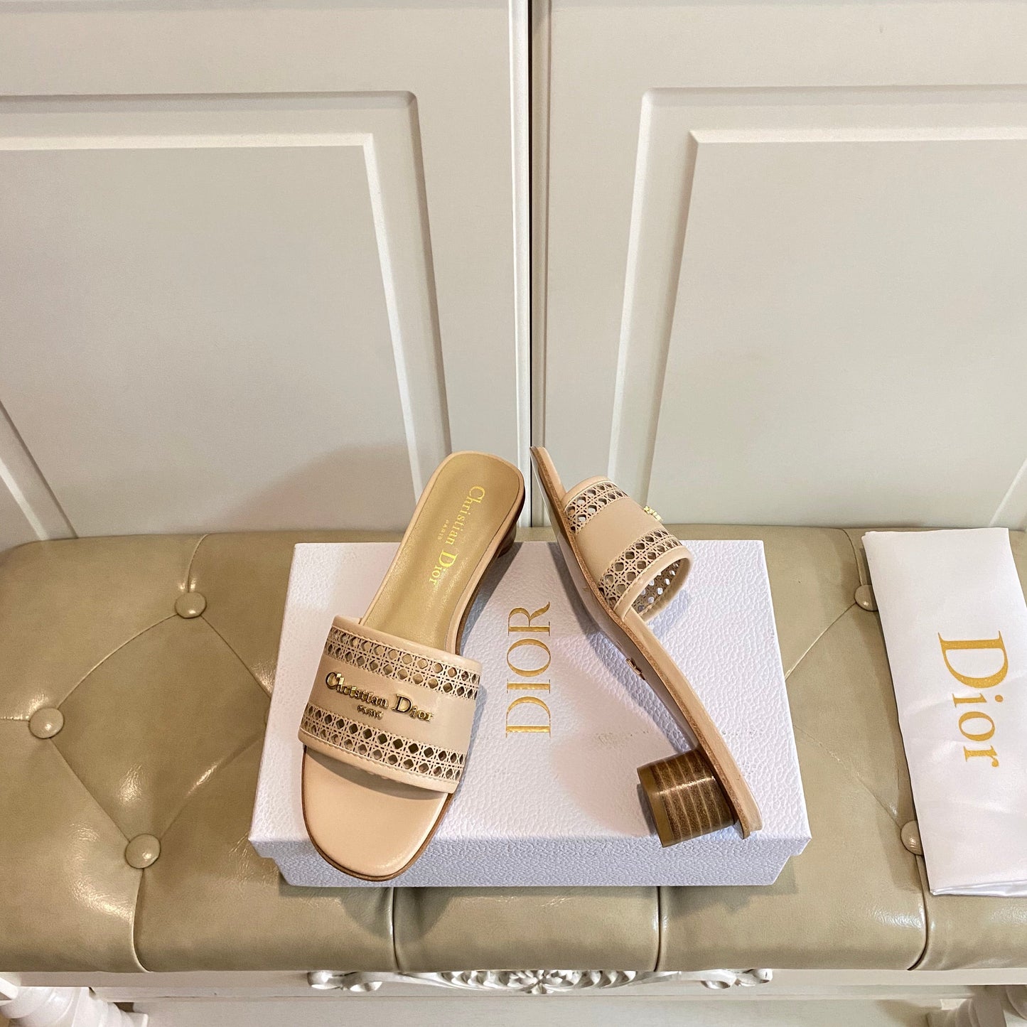 DWAY HEELED SLIDE IN CAMEL BEIGE CALFSKIN WITH GOLD LOGO - 35
