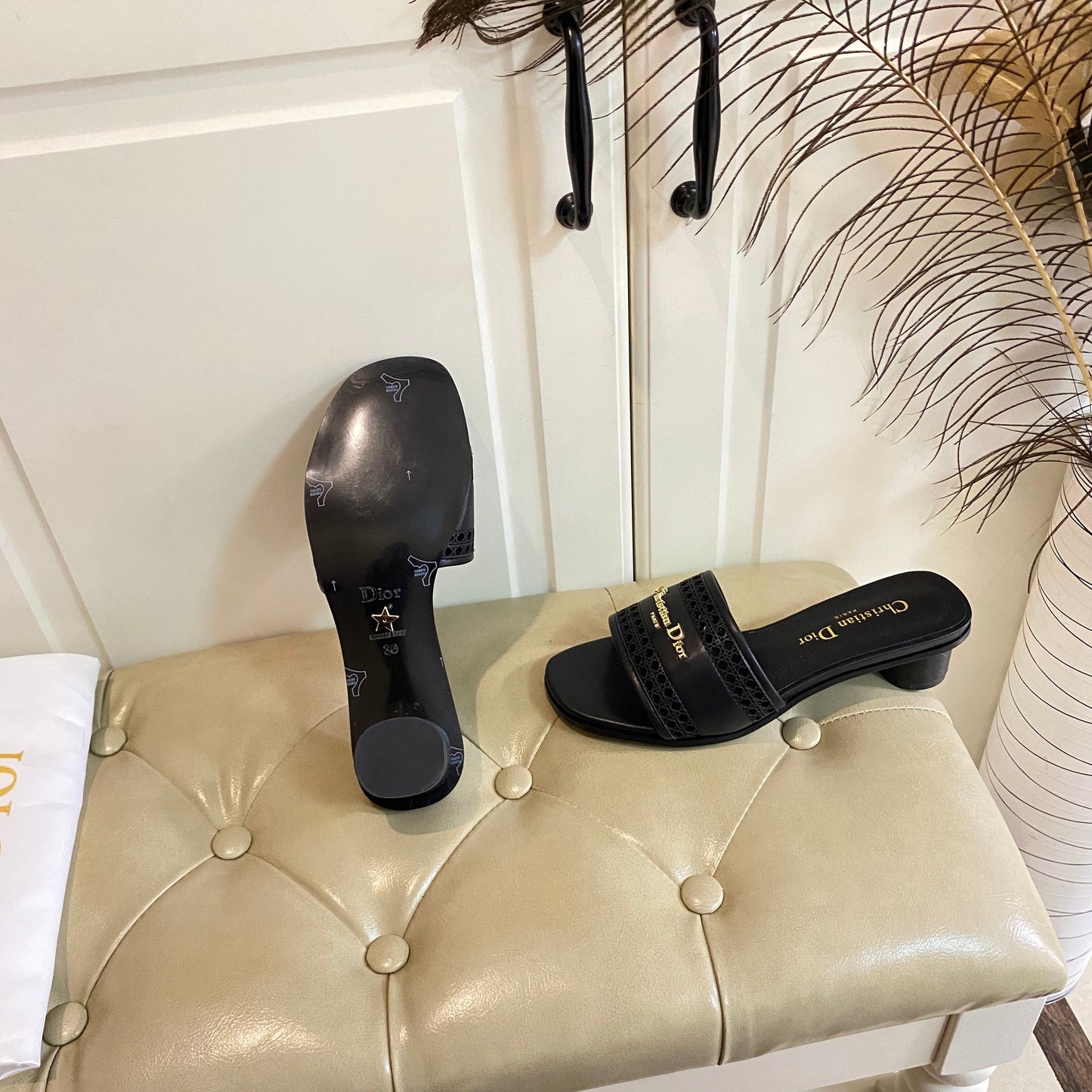 DWAY HEELED SLIDE IN BLACK CALFSKIN WITH GOLD LOGO - 35