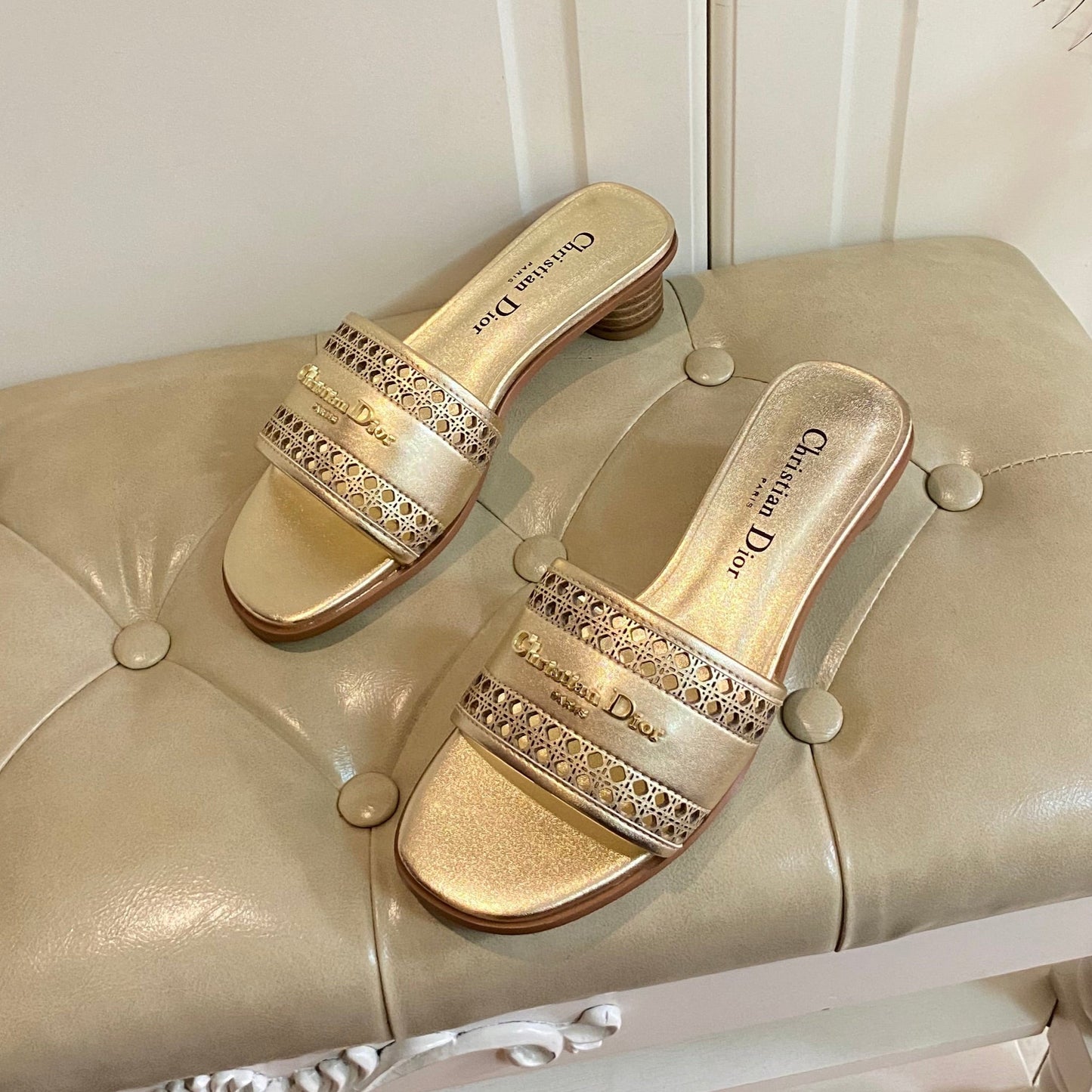 DWAY HEELED SLIDE IN GOLD CALFSKIN WITH GOLD LOGO - 35