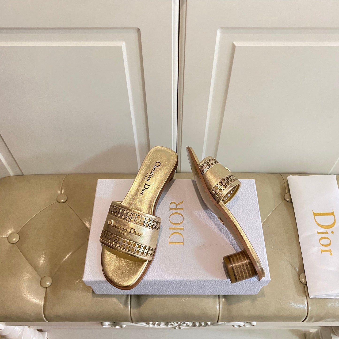 DWAY HEELED SLIDE IN GOLD CALFSKIN WITH GOLD LOGO - 35