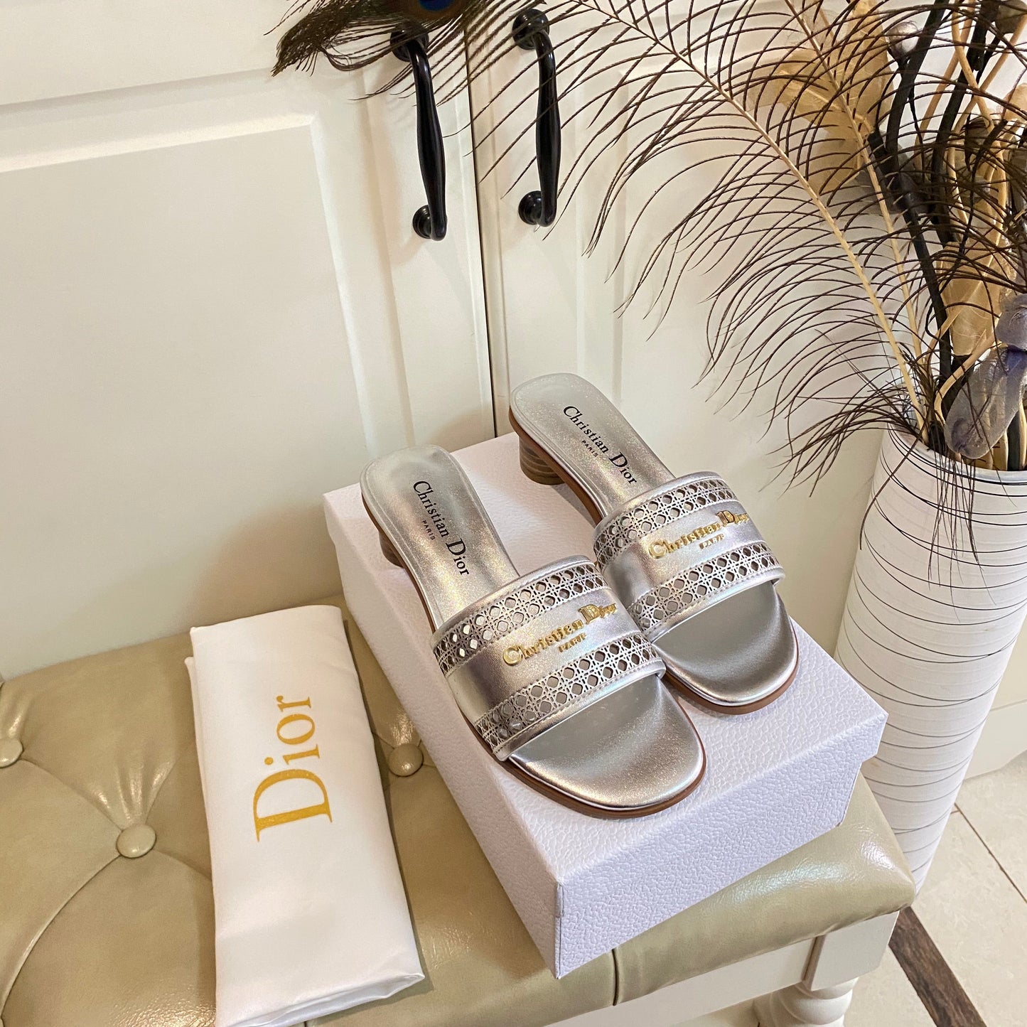 DWAY HEELED SLIDE IN SILVER CALFSKIN WITH GOLD LOGO - 35