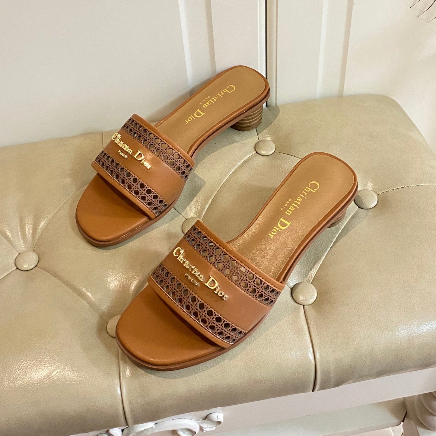 DWAY HEELED SLIDE IN BRONZE BROWN CALFSKIN WITH GOLD LOGO - 35