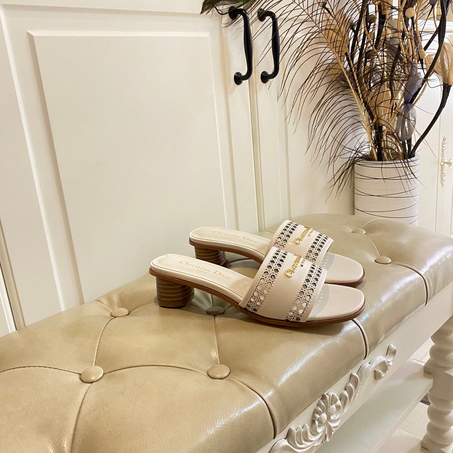 DWAY HEELED SLIDE IN WHITE CALFSKIN WITH GOLD LOGO - 35