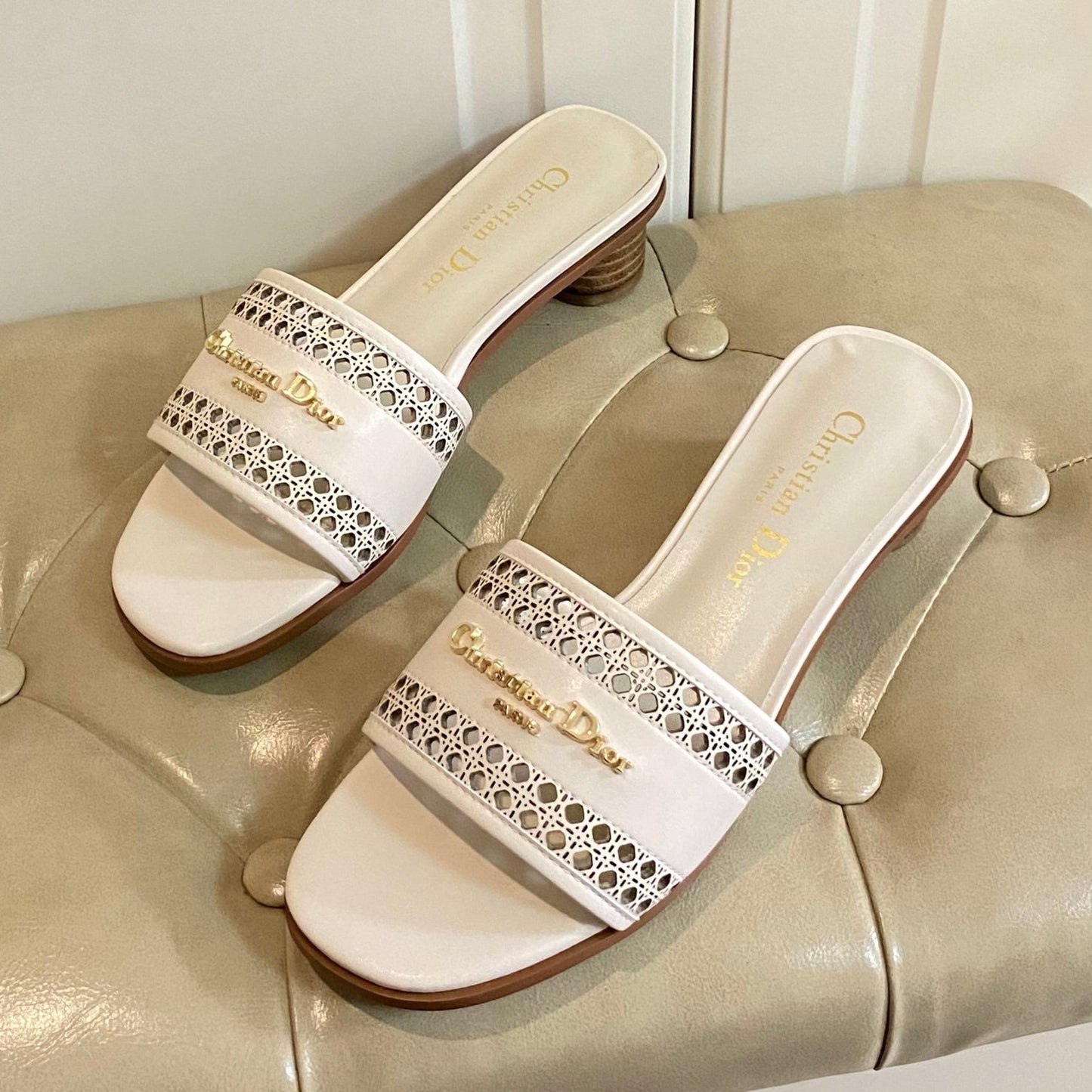 DWAY HEELED SLIDE IN WHITE CALFSKIN WITH GOLD LOGO - 35