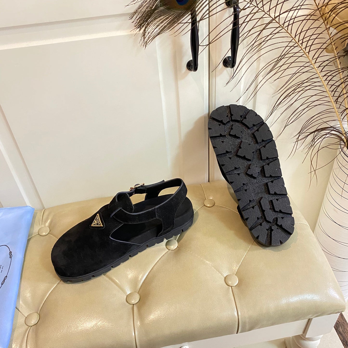 RUBBER SOLE SANDALS IN BLACK SUEDE - 35