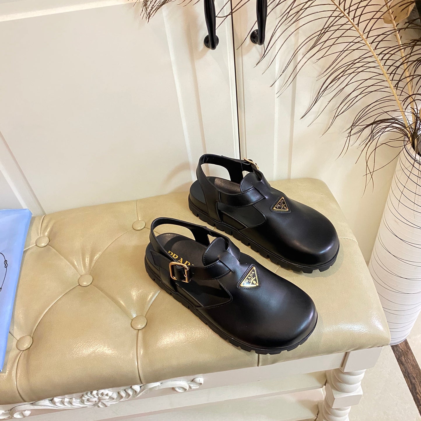 RUBBER SOLE SANDALS IN BLACK SMOOTH LAMBSKIN - 35