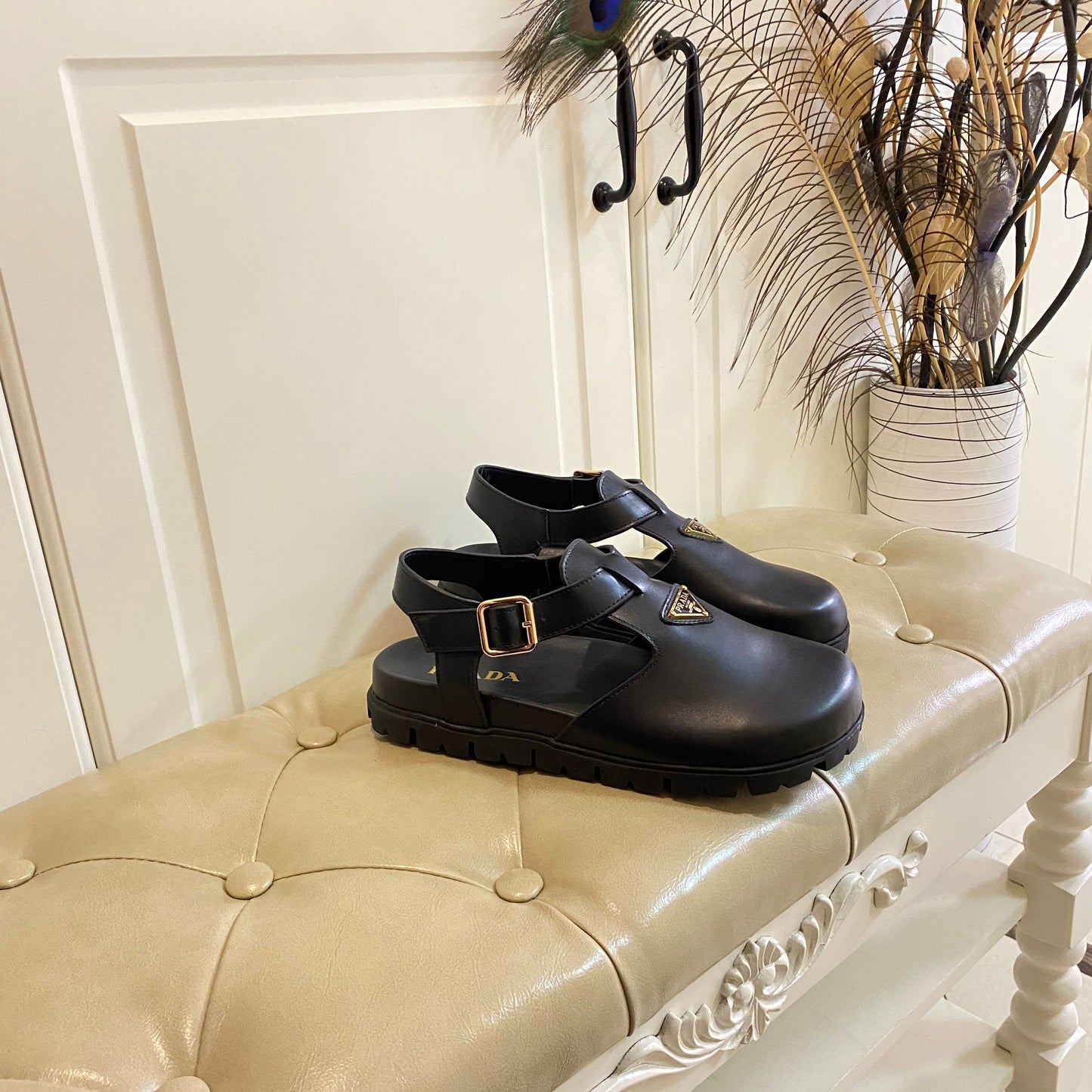 RUBBER SOLE SANDALS IN BLACK SMOOTH LAMBSKIN - 35