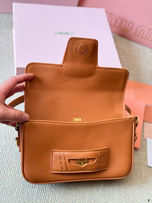 МАЛЕНЬКА СУМКА PENNY 25 З КОРИЧНЕВОЇ ТЕЛЯЧОЇ ШКІРИ