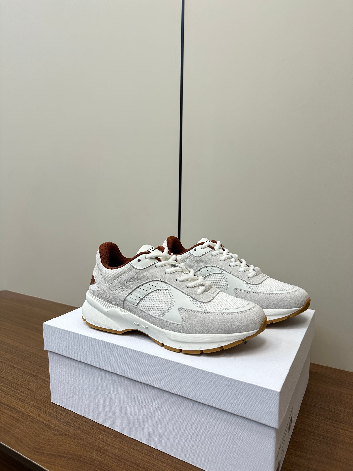 RUNNER CR-03 LOW LACE-UP PALE GRAY SUEDE AND WHITE CALFSKIN - 35