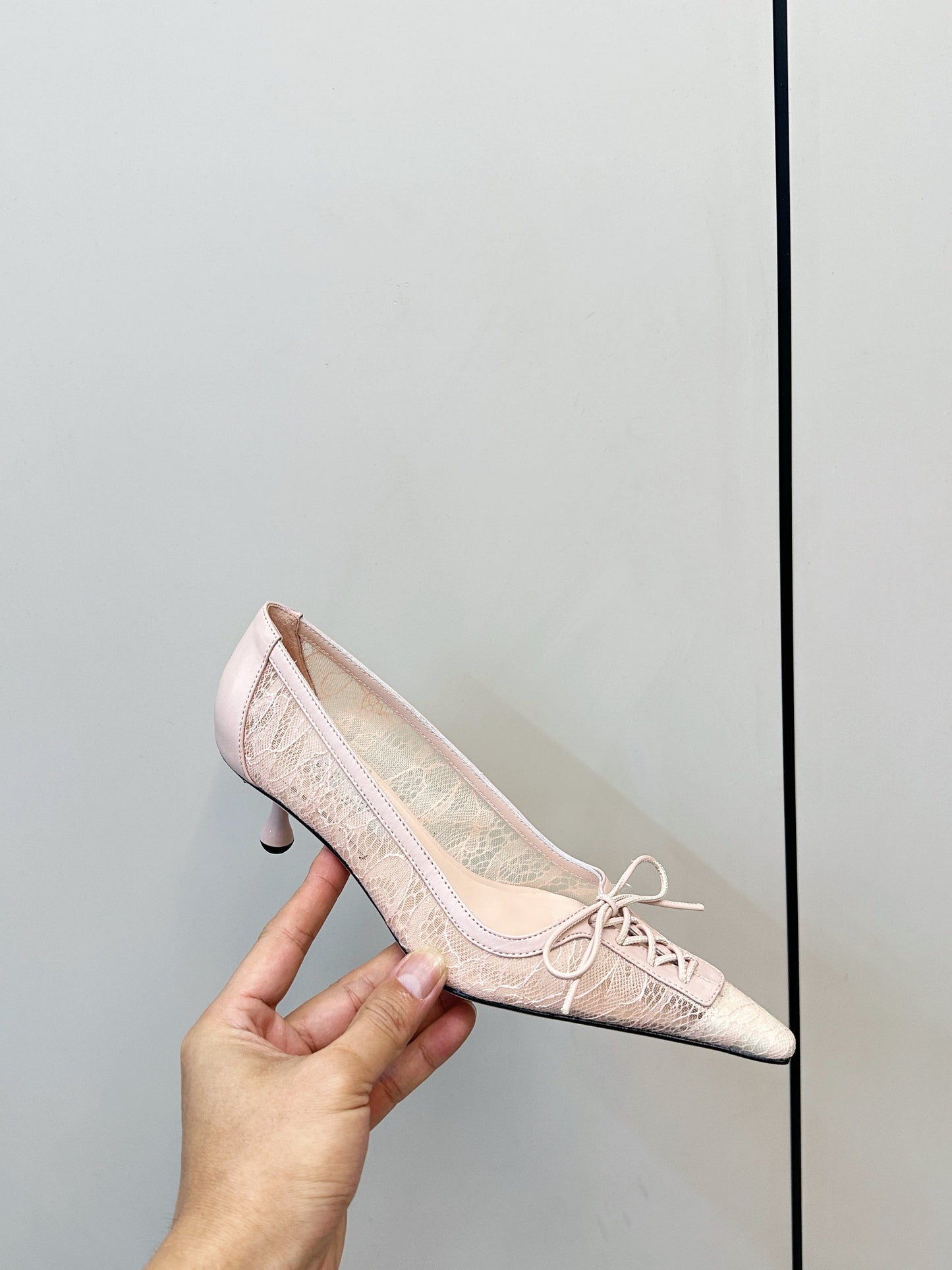 БОСОНІЖКИ НА ШНУРІВЦІ JIMMY CHOO 26S ЗІ СВІТЛО-НЮДОВОГО РОЖЕВОГО МЕРЕЖИВА ТА ШКІРИ ЯГНЯТИ