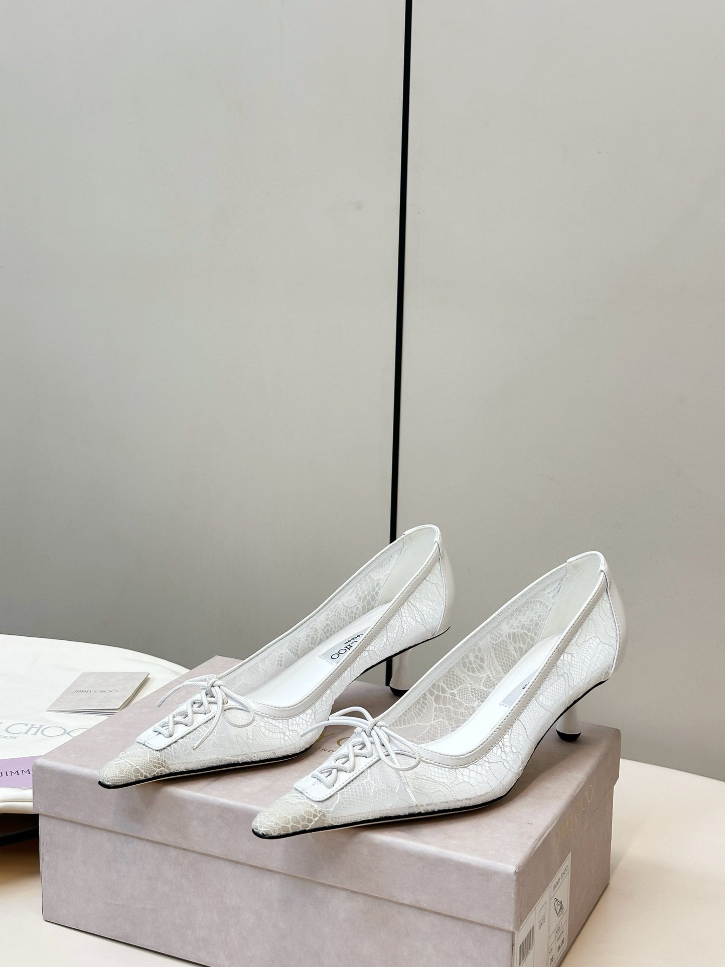 БОСОНІЖКИ JIMMY CHOO 26S НА ШНУРІВЦІ З БІЛОГО МЕРЕЖИВА ТА ШКІРИ ЯГНЯТИ