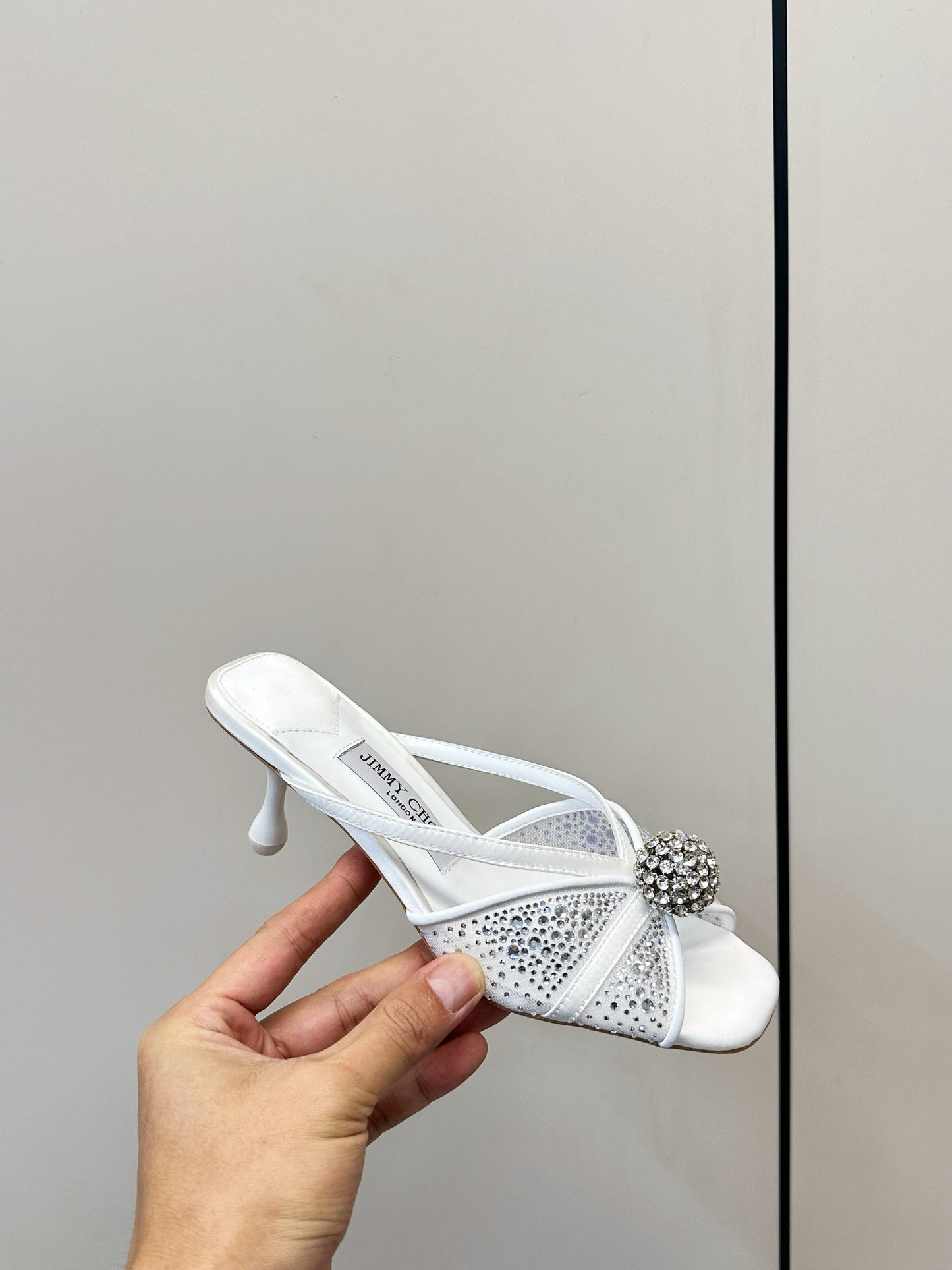 JIMMY CHOO 26S SACORA MULE 80 MM IN WHITE CRYSTAL EMBELLISHMENT