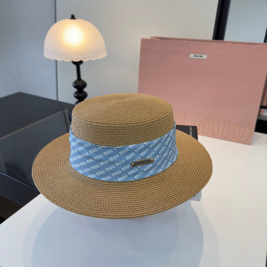 КАПЕЛЮХ З ПЛОСКИМИ ПОЛЯМИ MIUMIU ЗІ СОЛОМИ, МОДЕЛЬ 43