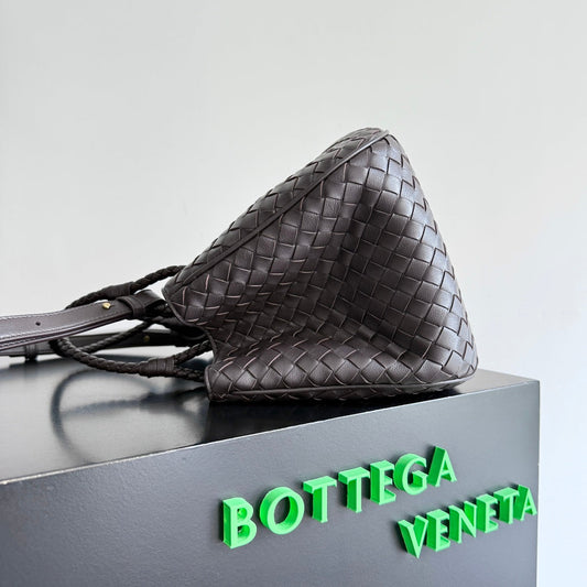 BOTTEGA VENETA 25S BASKET BAG 31 IN DARK BROWN CALFSKIN GOLD HARDWARE