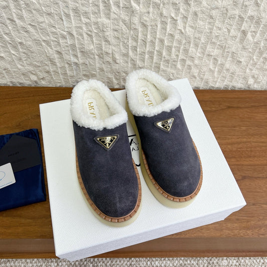 PRADA 25S МЮЛІ НА ПЛАТФОРМІ З ХУТРЯНОЮ ПІДКЛАДКОЮ З ТЕМНО-СІРОЇ ЗАМШІ - 35