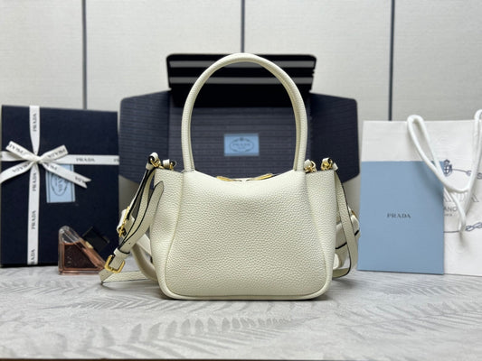 PRADA 25S МАЛЕНЬКА СУМКА 23 З ТЕЛЯЧОЇ ШКІРИ КОЛЬОРУ СЛОНОВОЇ КІСТКИ З ФУРНІТУРОЮ ЗОЛОТОГО КОЛЬОРУ