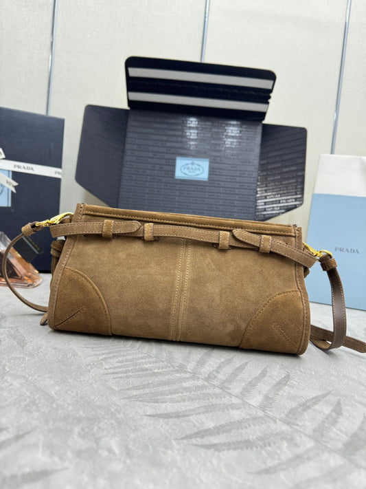 PRADA 25S BONNIE МАЛЕНЬКА СУМКА НА ПЛЕЧЕ 26 З КОРИЧНЕВОЇ ЗАМШІ З ЗОЛОТОЮ ФУРНІТУРОЮ