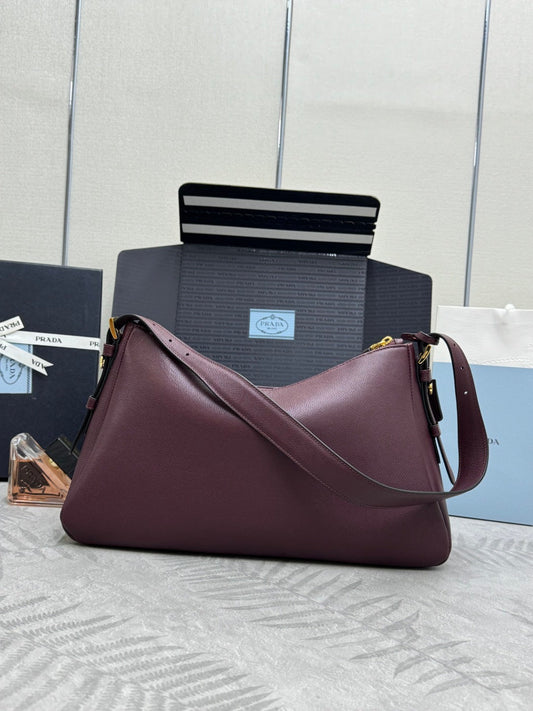 ЖІНОЧА СУМКА PRADA 25S AIMEE MEDIUM З ТЕЛЯЧОЇ ШКІРИ БОРДОВОГО КОЛЬОРУ
