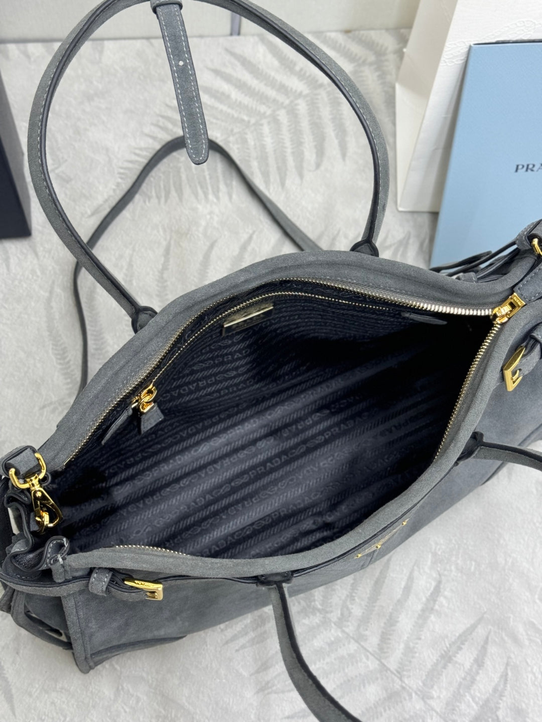 PRADA 25S BONNIE ВЕЛИКА СУМКА 38 З ТЕМНО-СІРОЇ ЗАМШІ З ЗОЛОТОЮ ФУРНІТУРОЮ