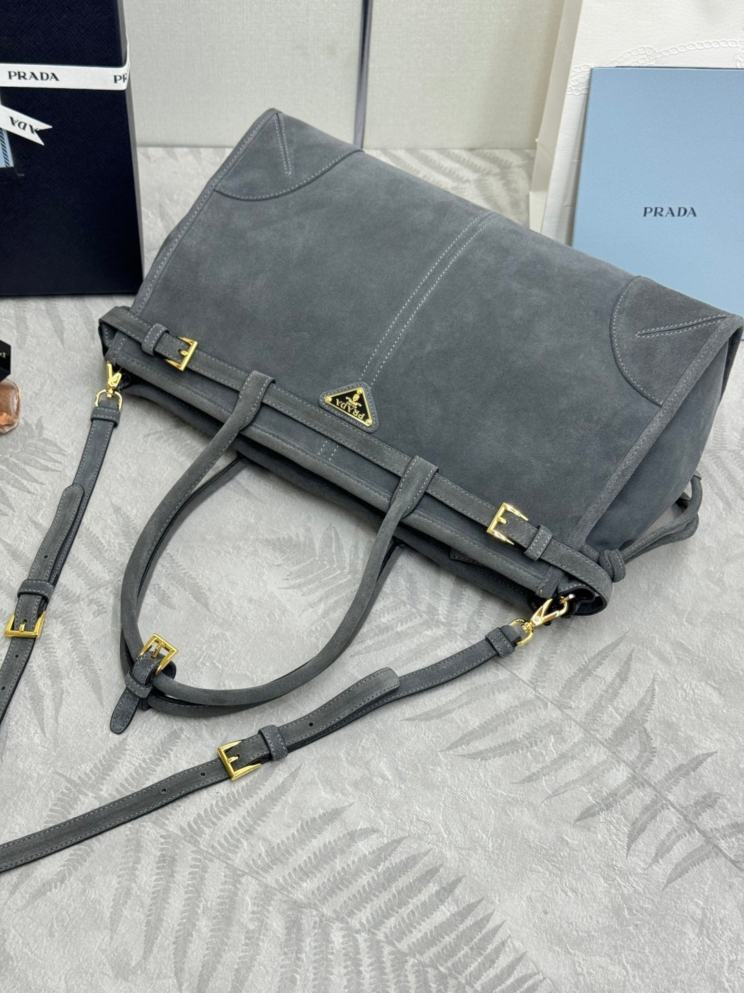 PRADA 25S BONNIE ВЕЛИКА СУМКА 38 З ТЕМНО-СІРОЇ ЗАМШІ З ЗОЛОТОЮ ФУРНІТУРОЮ