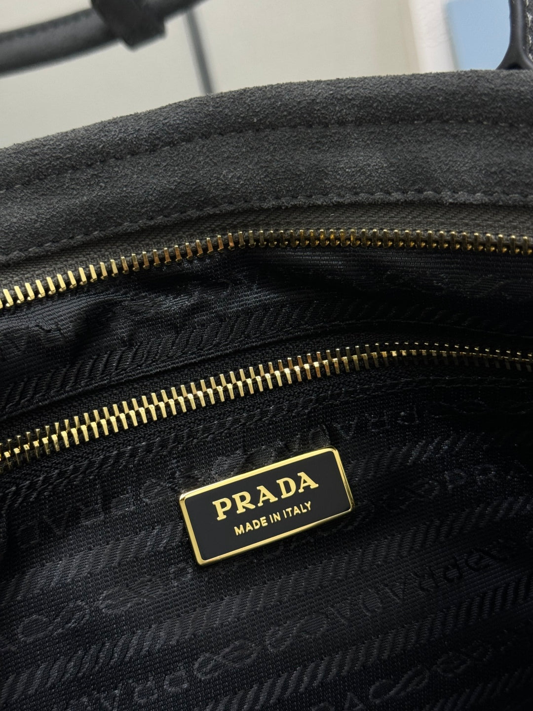PRADA 25S BONNIE ВЕЛИКА СУМКА 38 З ТЕМНО-СІРОЇ ЗАМШІ З ЗОЛОТОЮ ФУРНІТУРОЮ