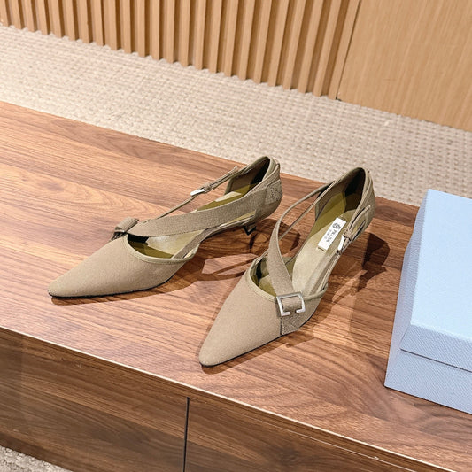 БОСОНІЖКИ PRADA 26S KITTEN HEELS 45 ММ З РЕМІНЦЕМ І ПРЯЖКОЮ ЗІ СВІТЛО-КОРИЧНЕВОЇ ТКАНИНИ