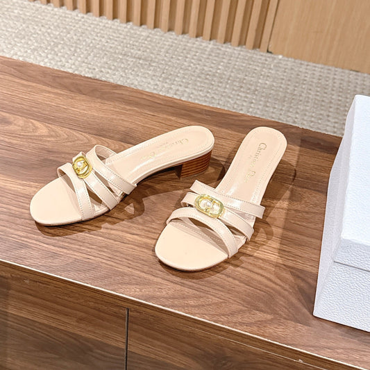 DIOR 26S БОСОНІЖКИ НА СЕРЕДНЬОМУ ПІДБОРАХ З БЕЖЕВОЇ ТЕЛЯЧОЇ ШКІРИ З КІЛЬКОМА РЕМІНЦЯМИ ТА ЗОЛОТОЮ ФУРНІТУРОЮ