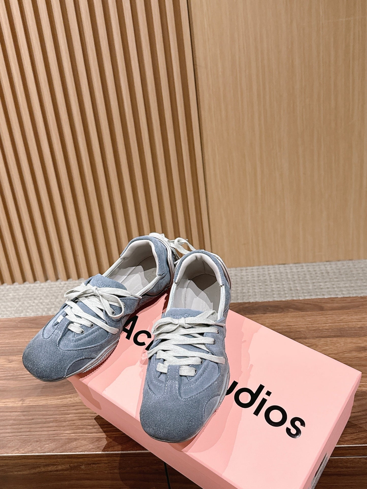 DIOR 26S LOW TOP SNEAKERS IN GREY SUEDE
