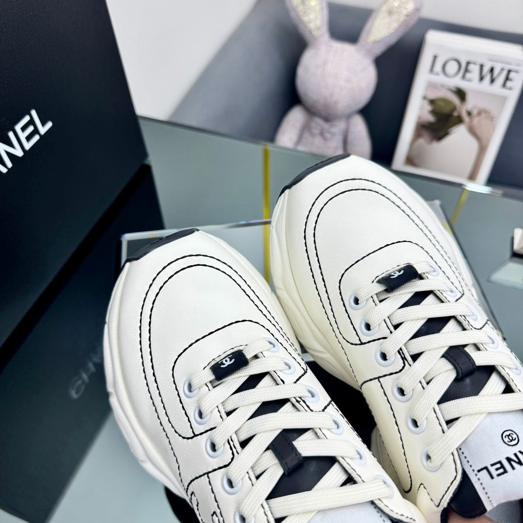 TRAINERS SNEAKER IN WHITE CALFSKIN WITH BLACK EMBROIDERED - 35