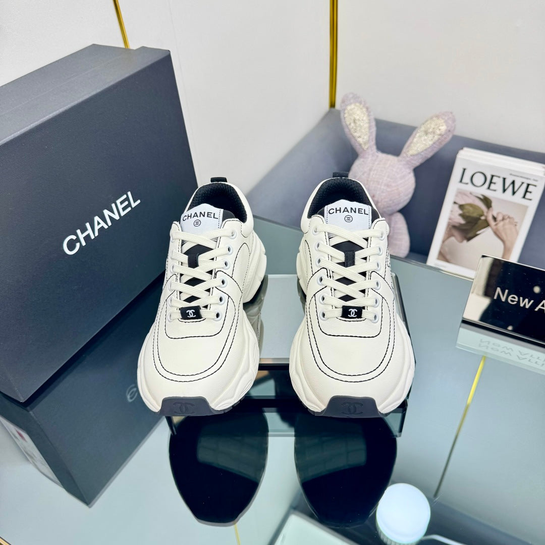 TRAINERS SNEAKER IN WHITE CALFSKIN WITH BLACK EMBROIDERED - 35