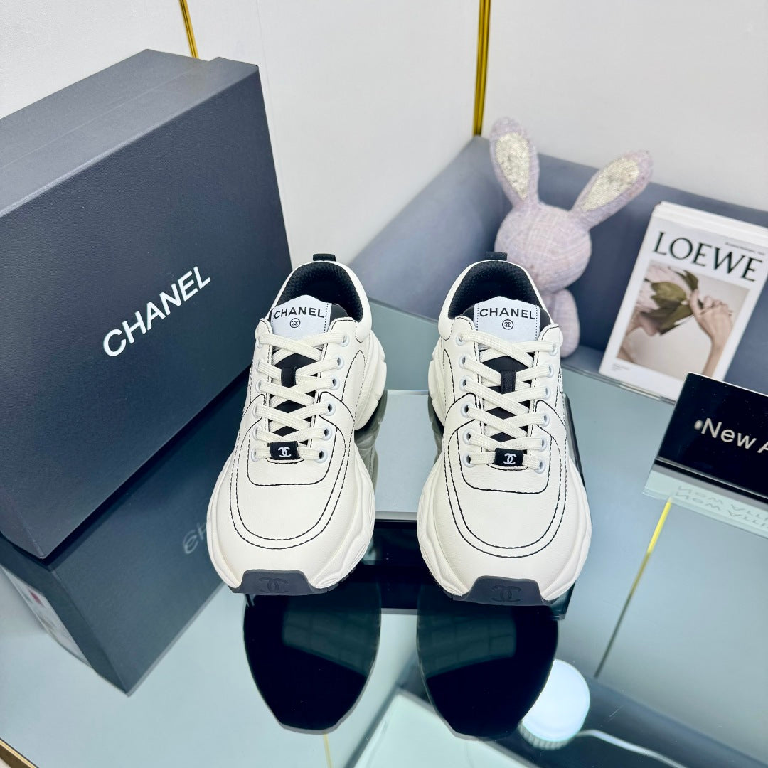 TRAINERS SNEAKER IN WHITE CALFSKIN WITH BLACK EMBROIDERED - 35