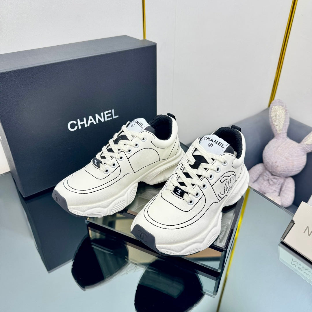 TRAINERS SNEAKER IN WHITE CALFSKIN WITH BLACK EMBROIDERED - 35