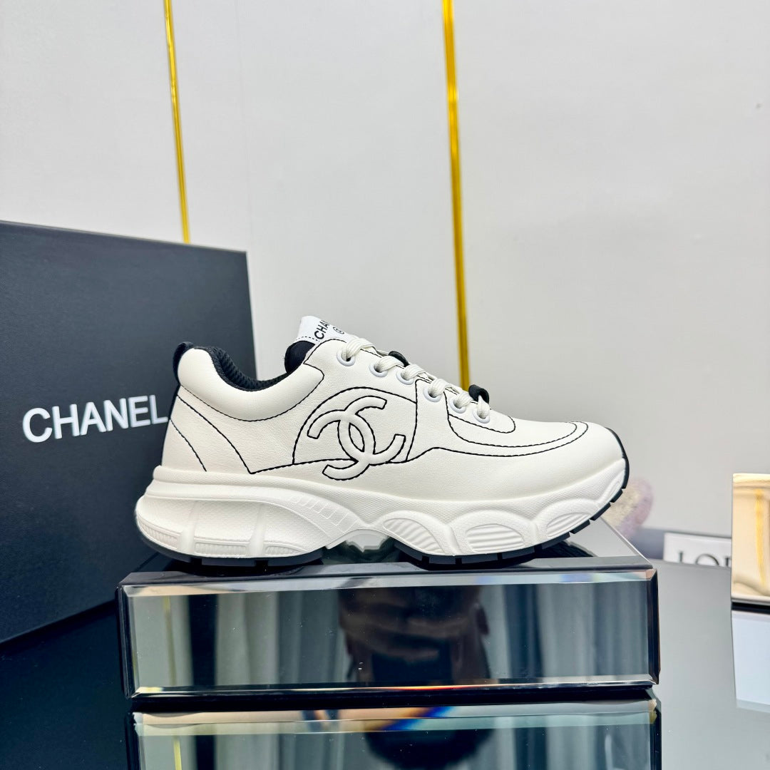 TRAINERS SNEAKER IN WHITE CALFSKIN WITH BLACK EMBROIDERED - 35