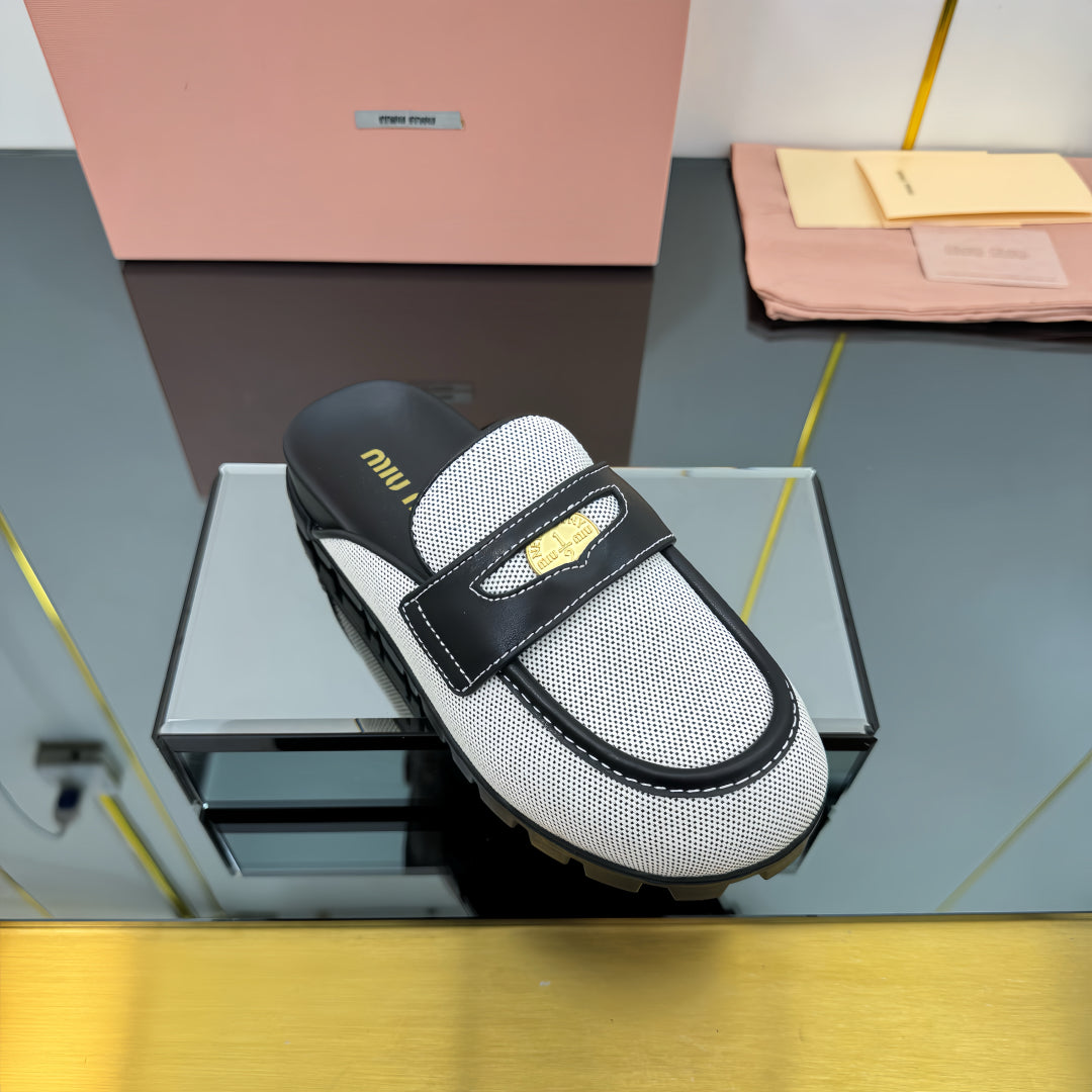 MULES SLIPPERS IN BLACK CALFSKIN AND WHITE DOTS CANVAS WITH GOLD COIN - 35