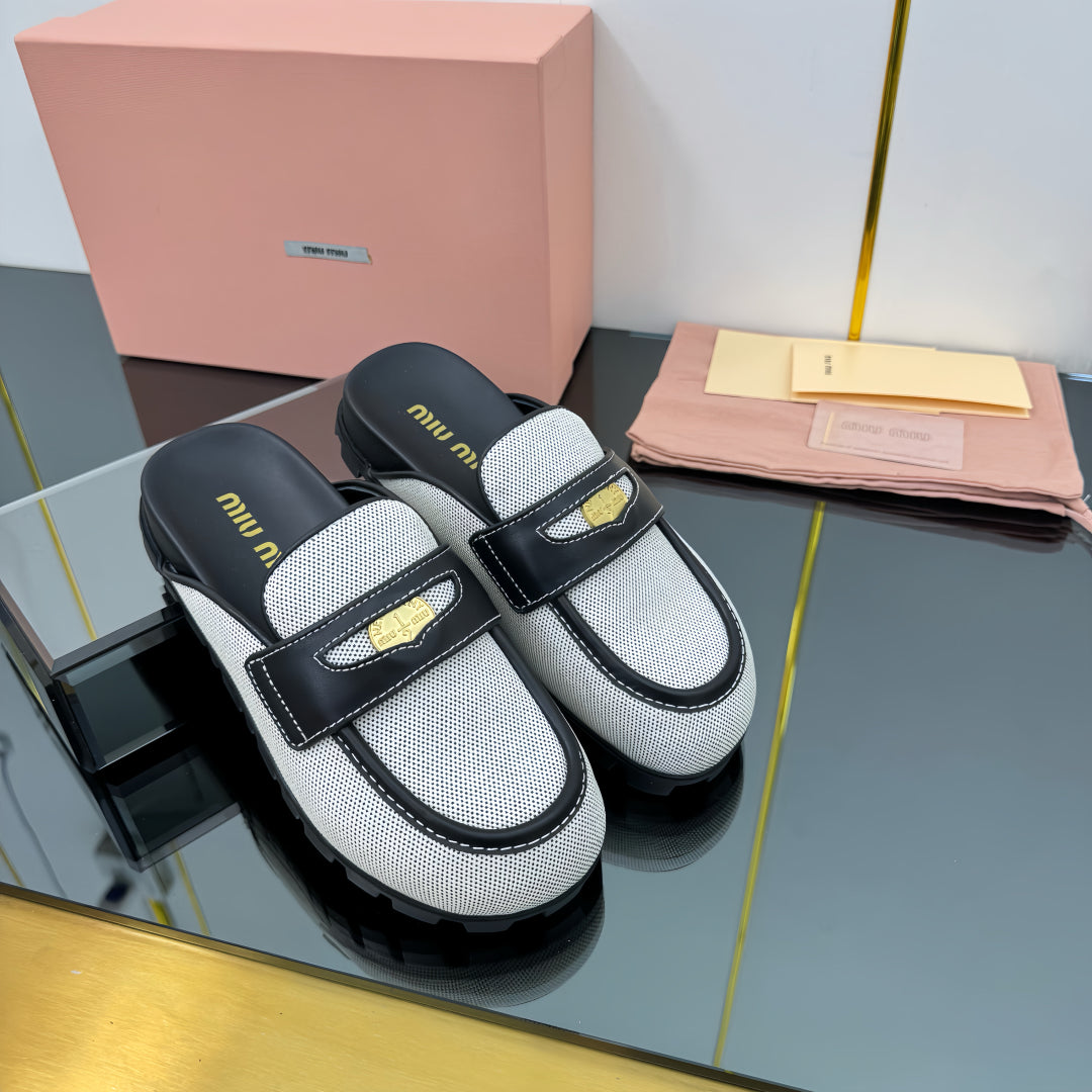 MULES SLIPPERS IN BLACK CALFSKIN AND WHITE DOTS CANVAS WITH GOLD COIN - 35