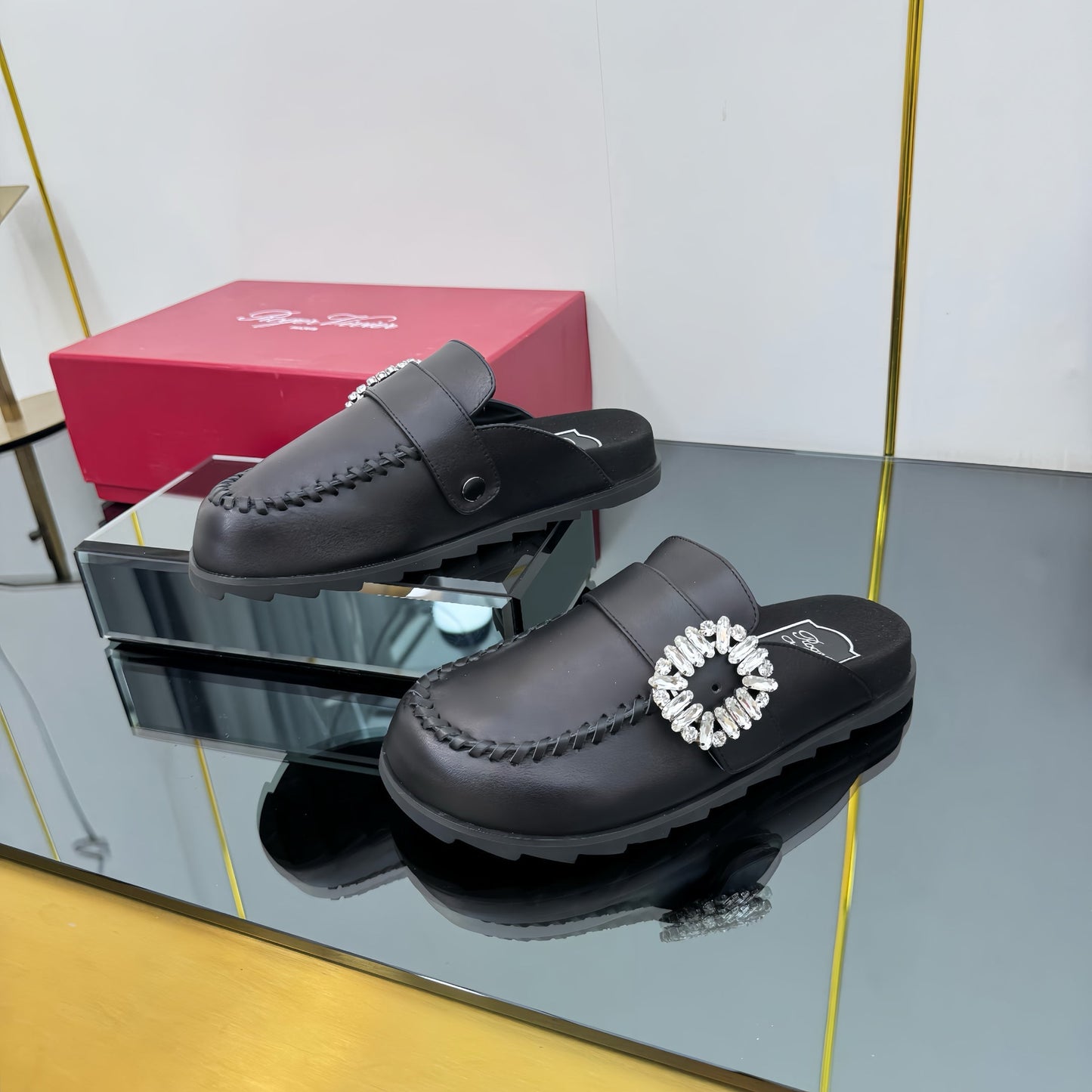SLIDY VIV' MULES IN BLACK CALFSKIN - 35
