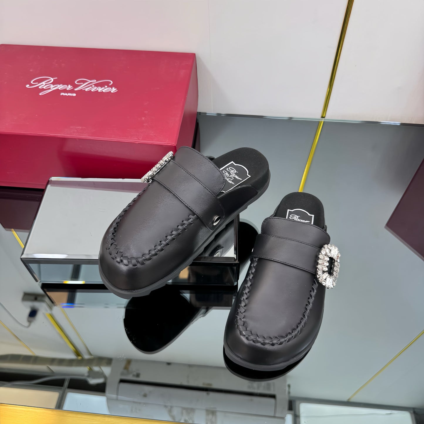 SLIDY VIV' MULES IN BLACK CALFSKIN - 35