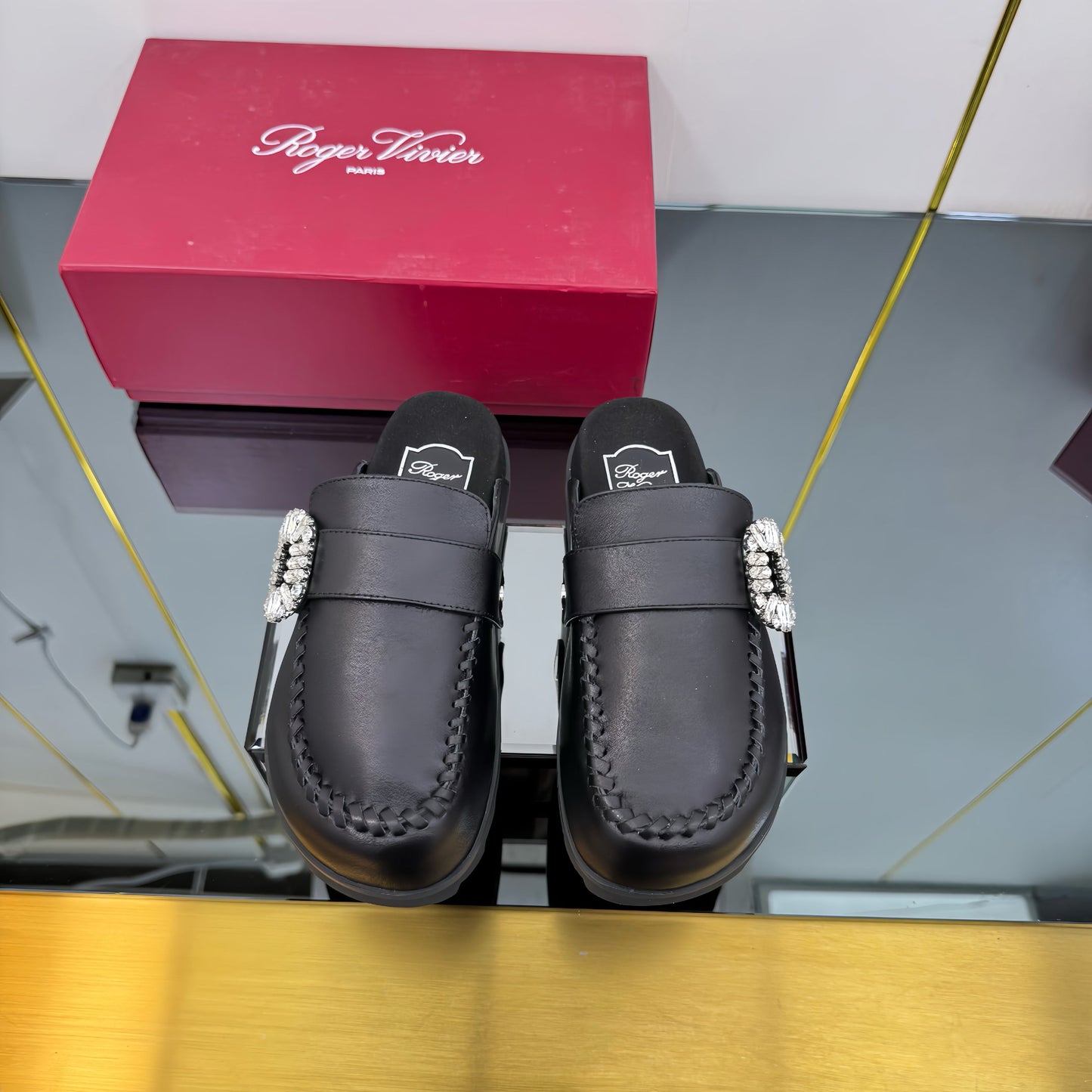 SLIDY VIV' MULES IN BLACK CALFSKIN - 35