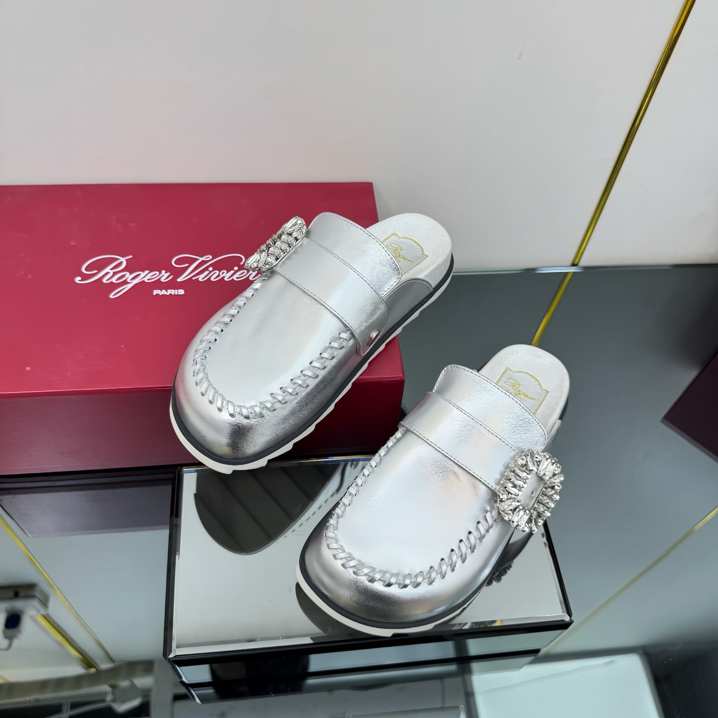 SLIDY VIV' MULES IN SILVER PATENT CALFSKIN - 35