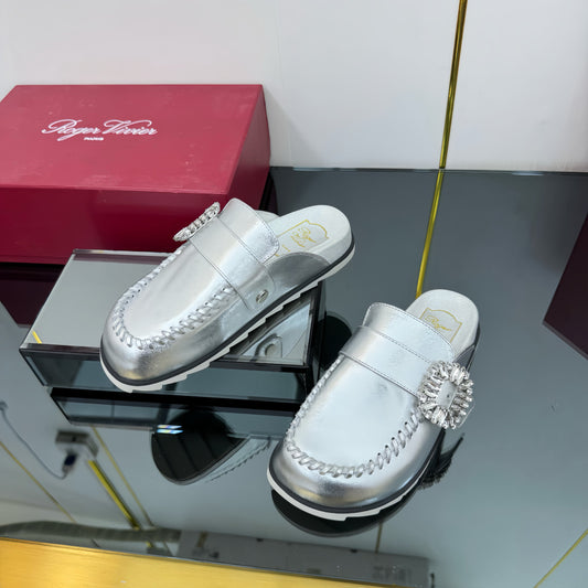 SLIDY VIV' MULES IN SILVER PATENT CALFSKIN - 35