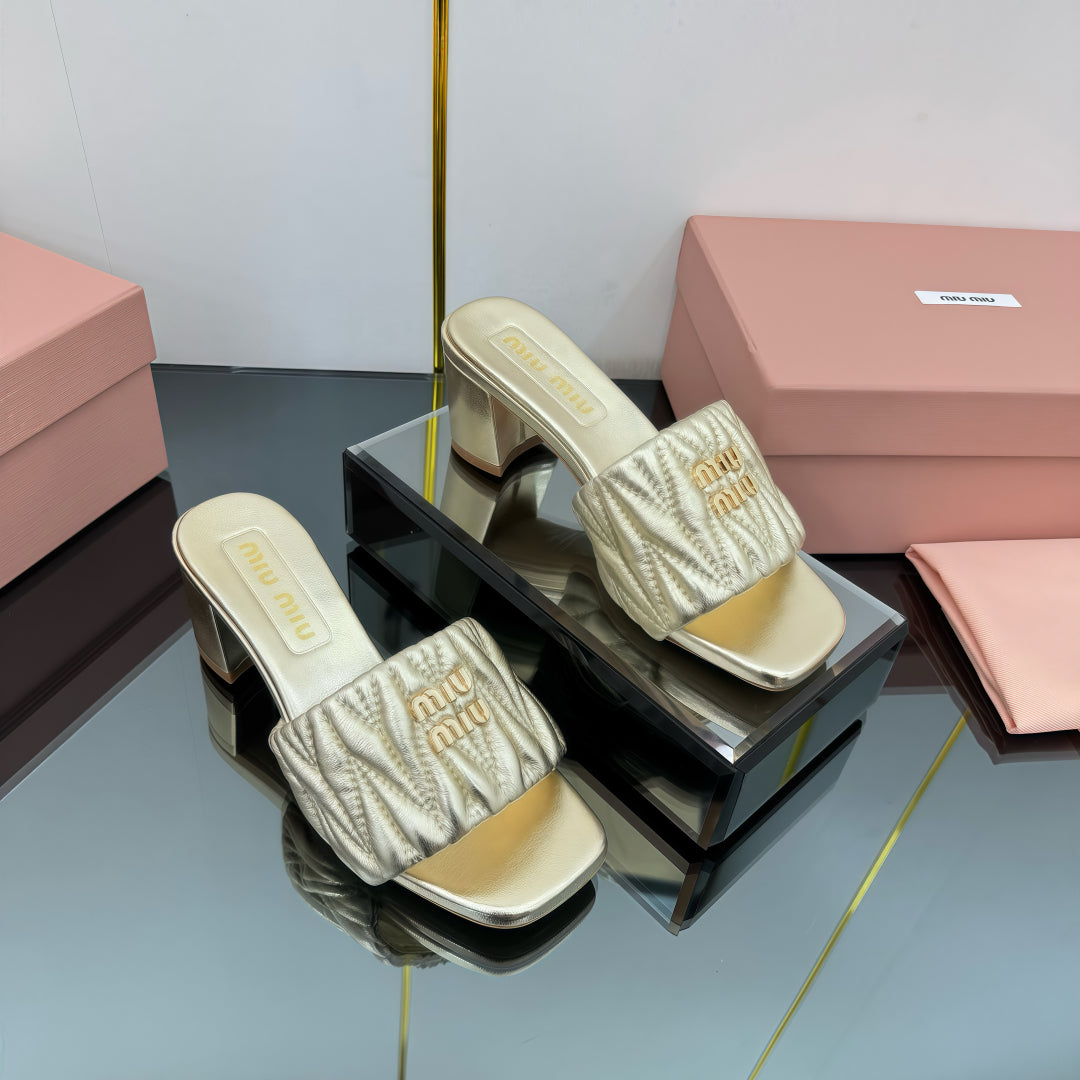 MATELASSÉ SLIDES PUMP IN GOLD PATENT CALFSKIN - 35