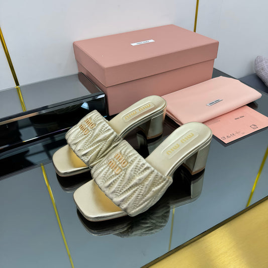 MATELASSÉ SLIDES PUMP IN GOLD PATENT CALFSKIN - 35